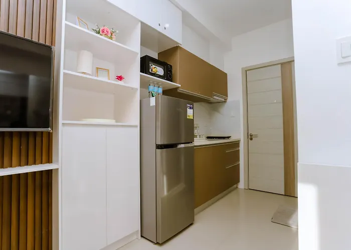 Apartment Staycation Minimalist With Rooftop Pool And Netflix
