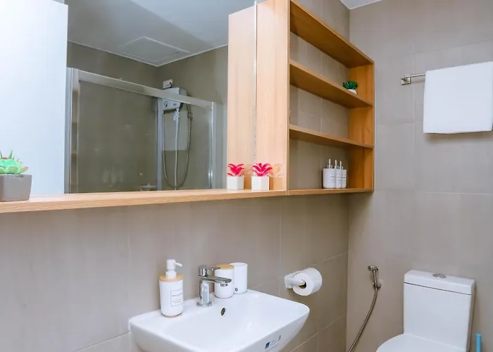 Staycation Minimalist With Rooftop Pool And Netflix Apartment