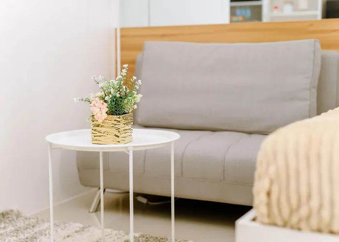 Apartment Staycation Minimalist With Rooftop Pool And Netflix *