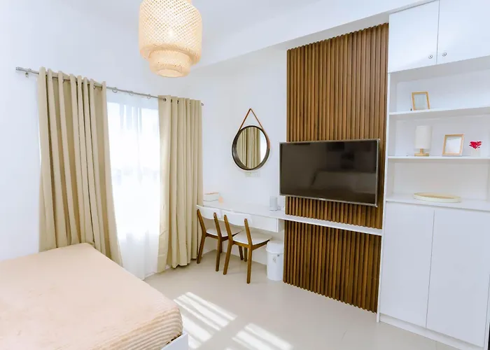 Staycation Minimalist With Rooftop Pool And Netflix *