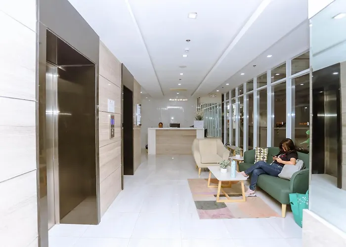 Staycation Minimalist With Rooftop Pool And Netflix