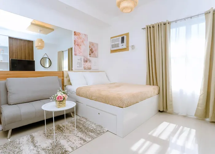 Apartment Staycation Minimalist With Rooftop Pool And Netflix