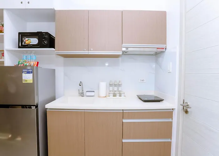 Apartment Staycation Minimalist With Rooftop Pool And Netflix