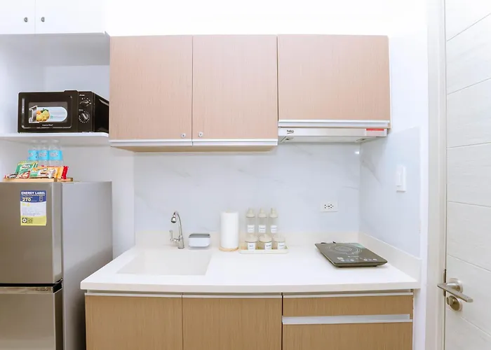 Staycation Minimalist With Rooftop Pool And Netflix Apartment