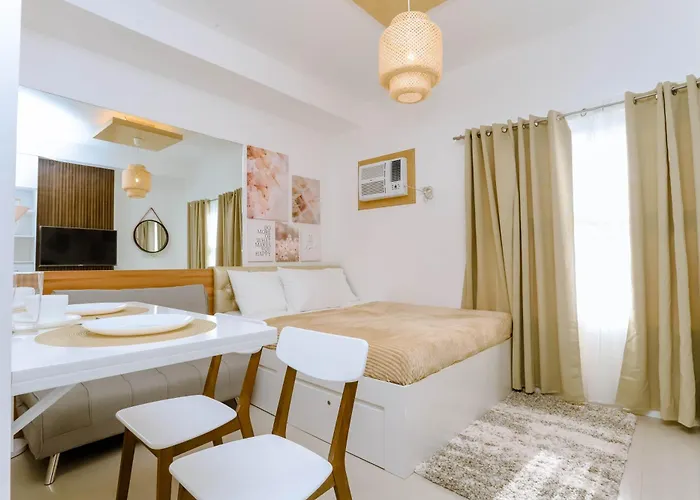 Apartment Staycation Minimalist With Rooftop Pool And Netflix