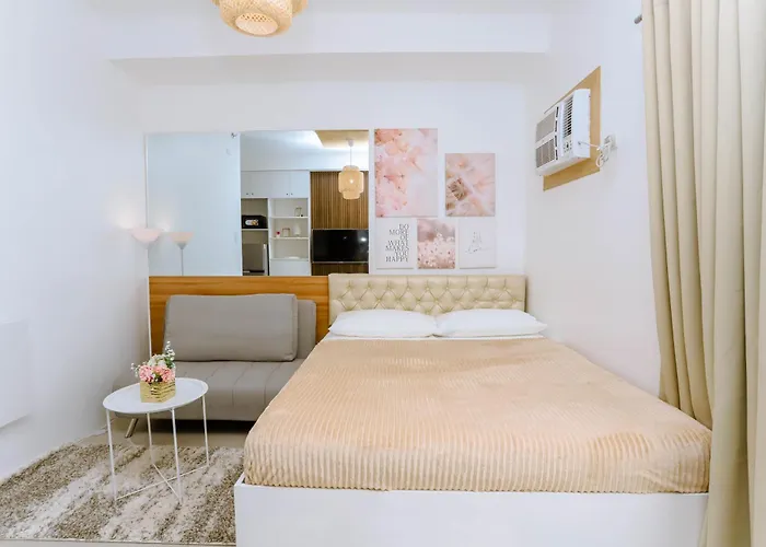 Apartment Staycation Minimalist With Rooftop Pool And Netflix