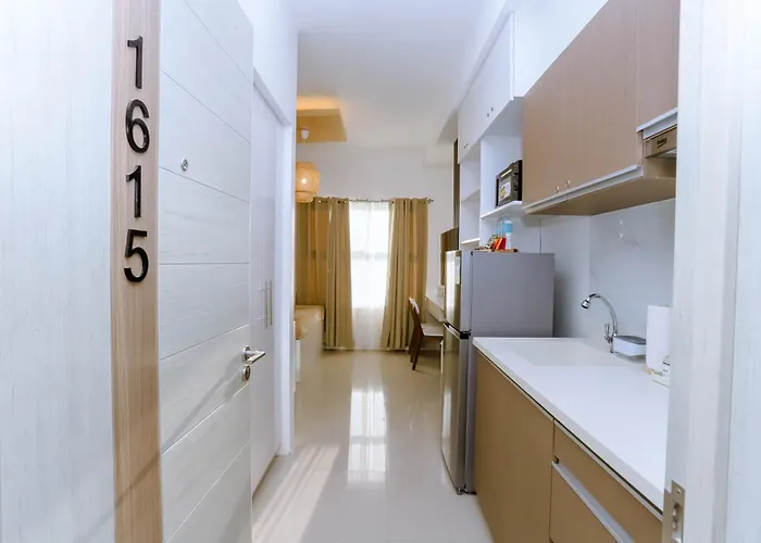 Staycation Minimalist With Rooftop Pool And Netflix