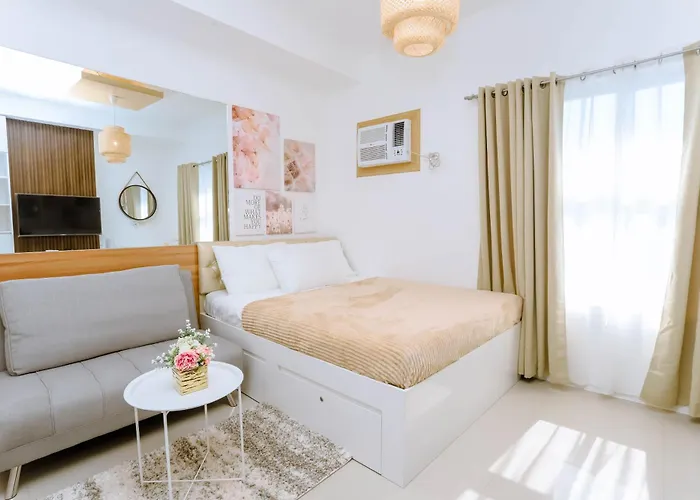 Apartment Staycation Minimalist With Rooftop Pool And Netflix