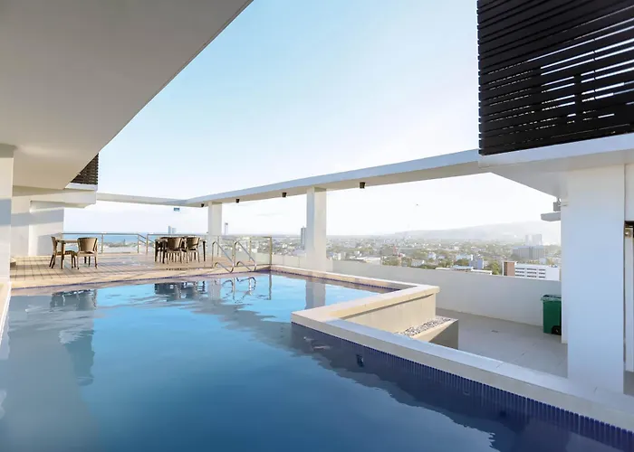 Apartment Staycation Minimalist With Rooftop Pool And Netflix